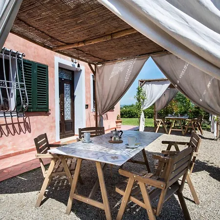 Podere Boscone Lägenhetshotell *